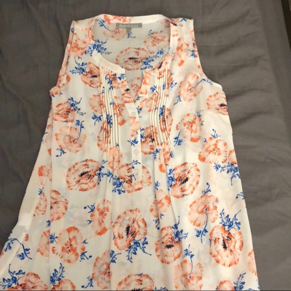 shirt with floral print (pregnancy)